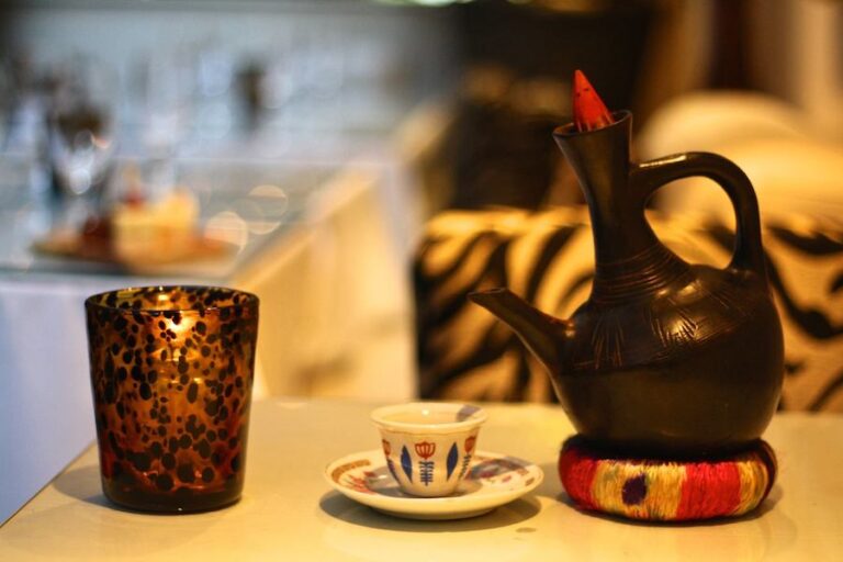 African dishware at Le Nil Bleu 768x512