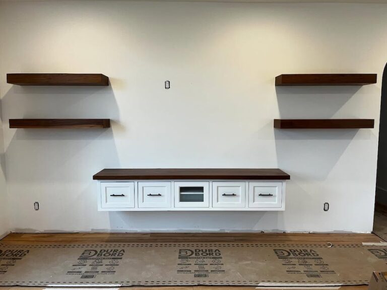 Cinnamon Cabin entertainment wall 768x576