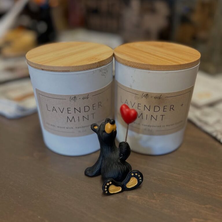 Cinnamon Cabin lavender mint candles 768x768