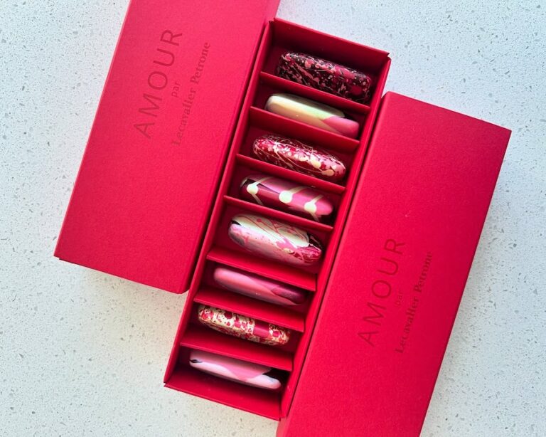 Lecavalier Petrone Amour chocolate 768x614