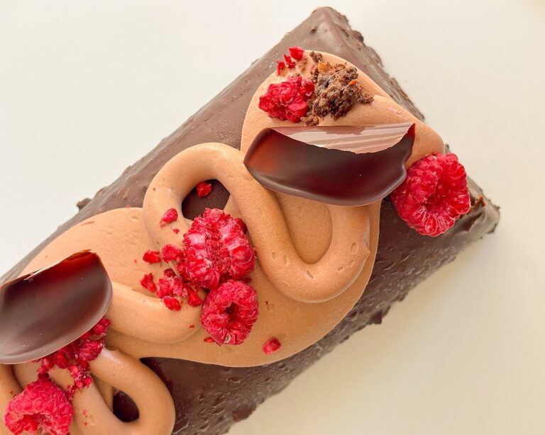 Lecavalier Petrone chocolate log close up 768x614