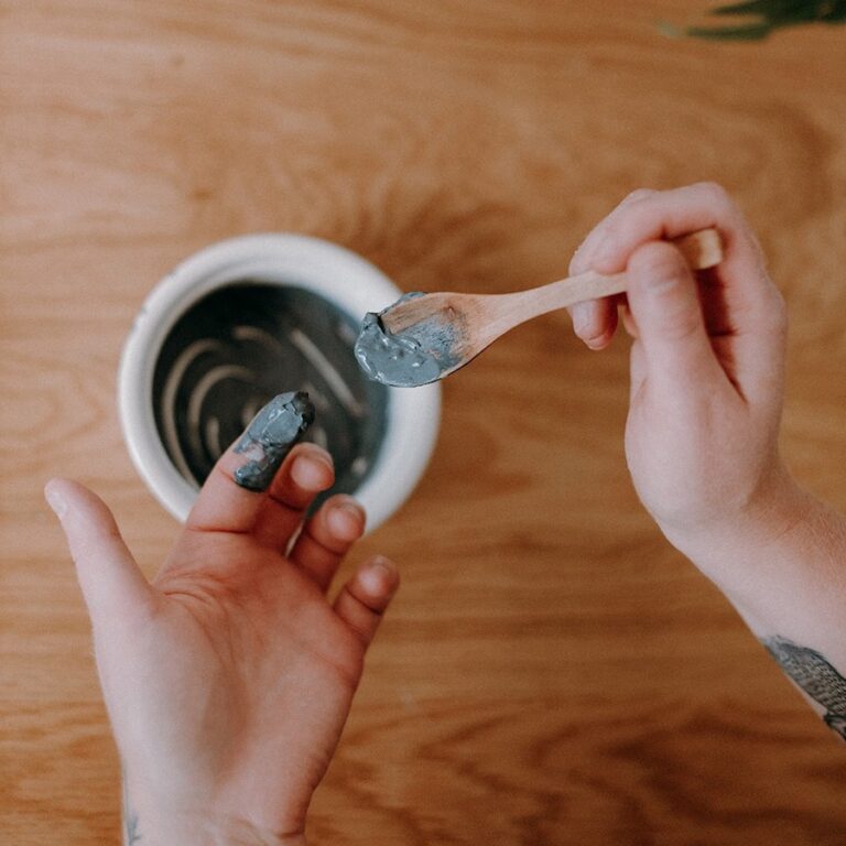 Les Mauvaises Herbes mask 768x768