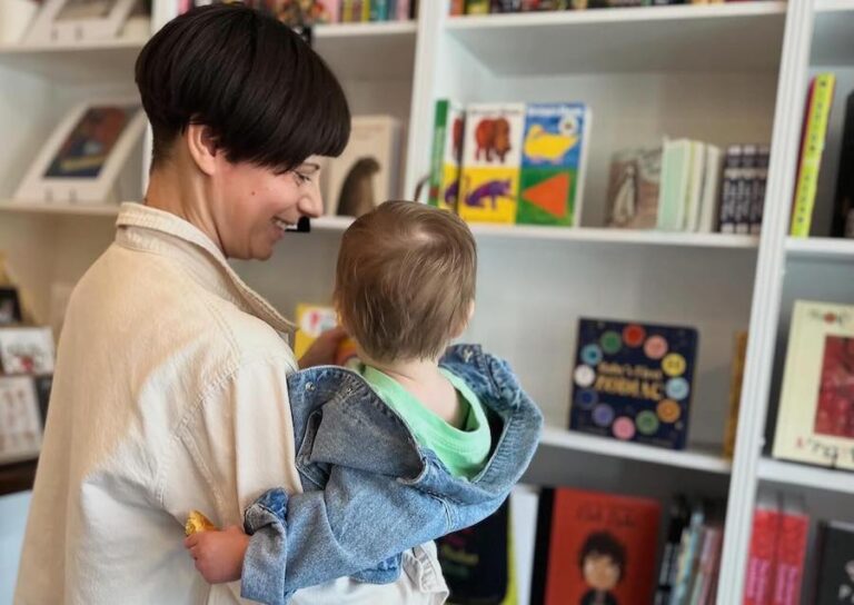 kids and books at Librairie Saint Henri Books 768x544