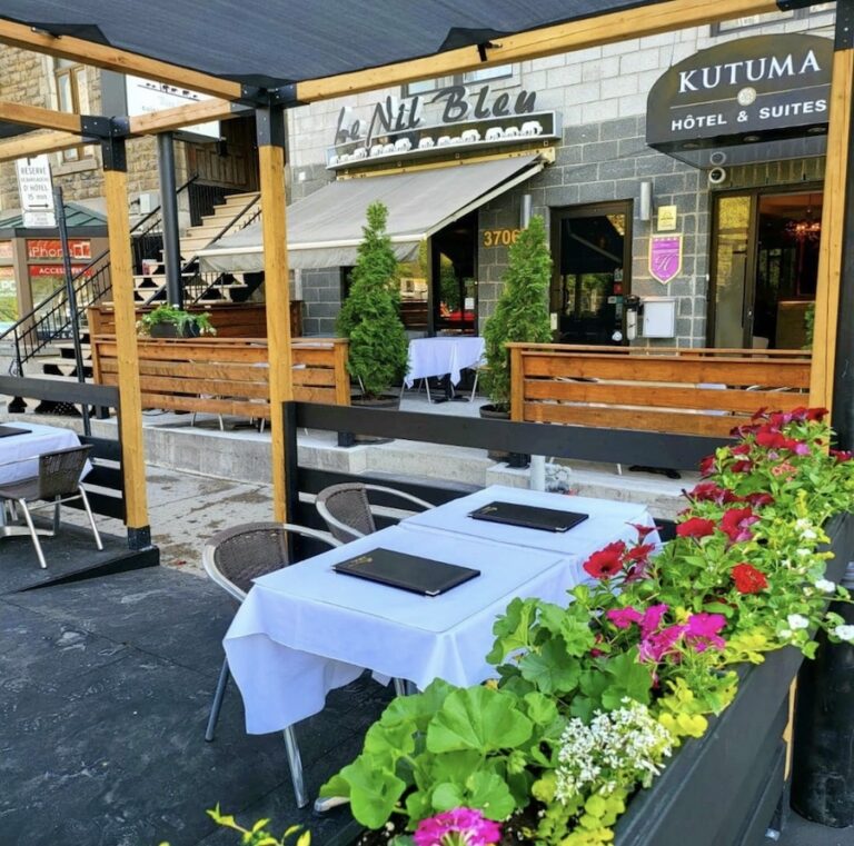 outdoor seating at Le Nil Bleu 768x761