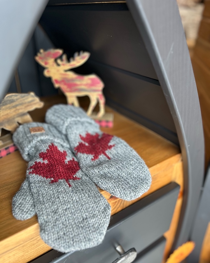 Cinnamon Cabin Canadian mitts