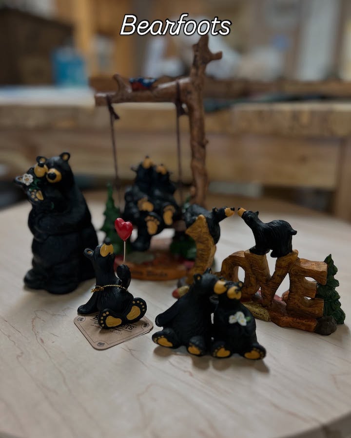 Cinnamon Cabin bears