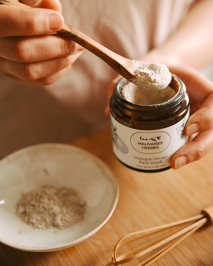 Les Mauvaises Herbes face mask