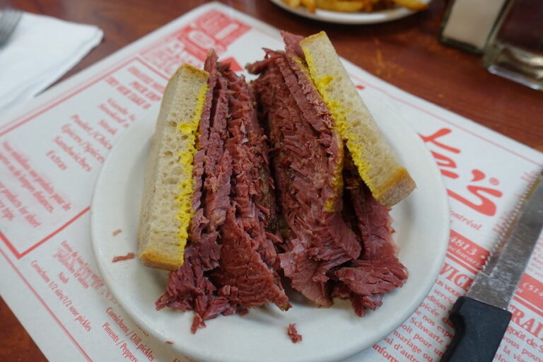 Montreal smoked meat 768x512