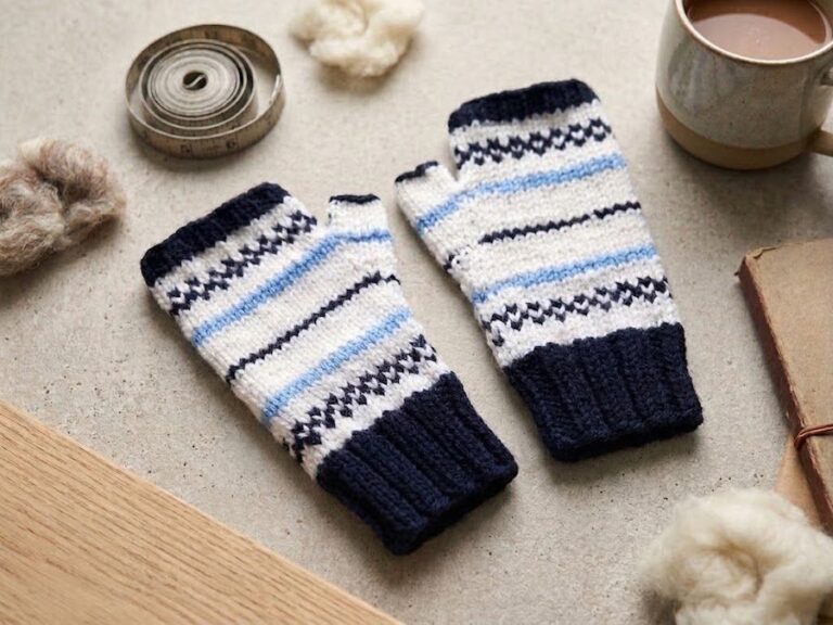 Whitecap themed Rolollo fingerless mitts 768x576