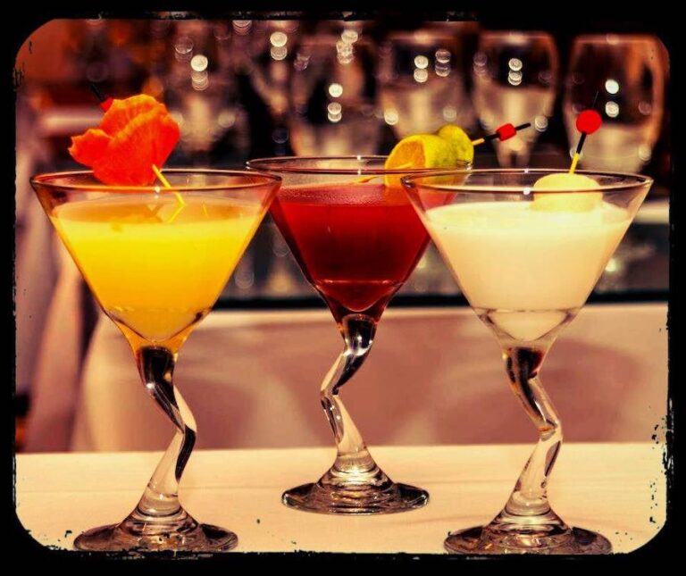 cocktails at Le Nil Bleu 768x645