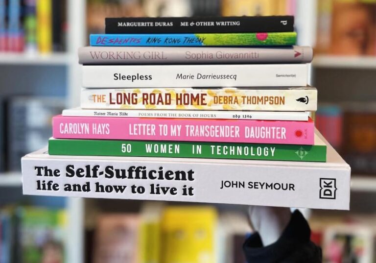 reads at Librairie Saint Henri Books 768x537